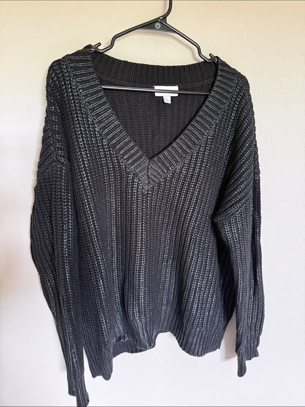 Evereve Women's Black V-Neck Chunky Knit Sweater
